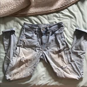 Distressed Light Wash American Eagle Jegging
